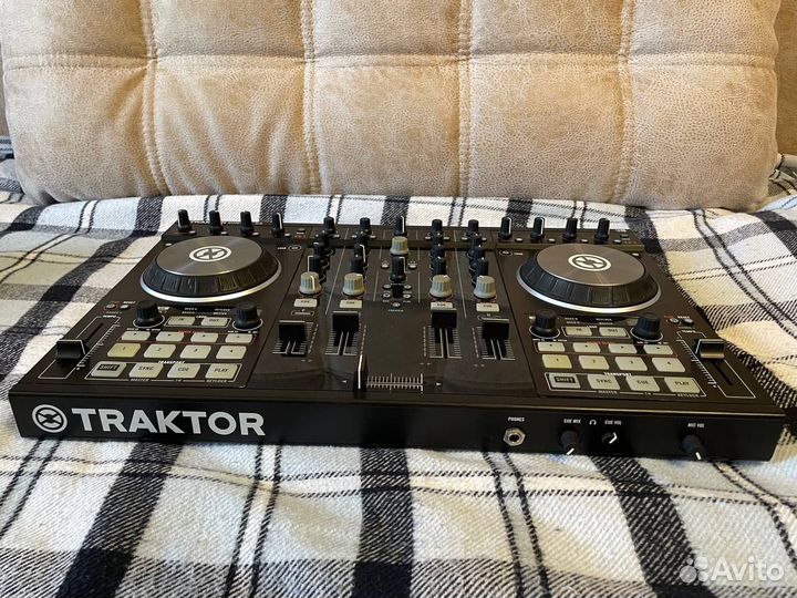 DJ-контроллер Native Instruments traktor kontrol S