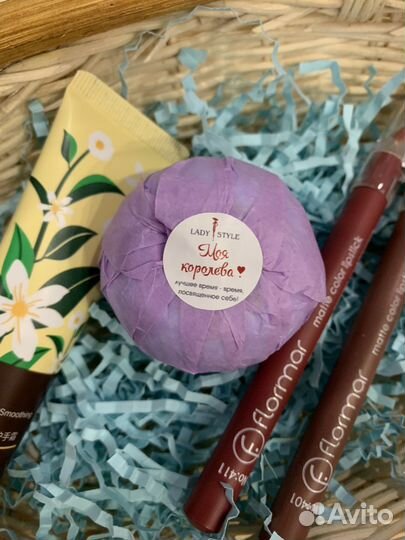 Подарочный бокс девушке. Подарчный набор девушке