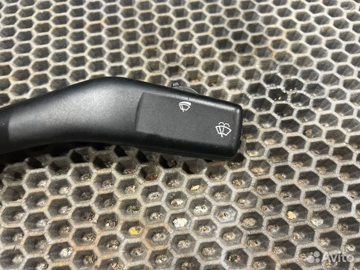 Подрулевой переключатель передний правый