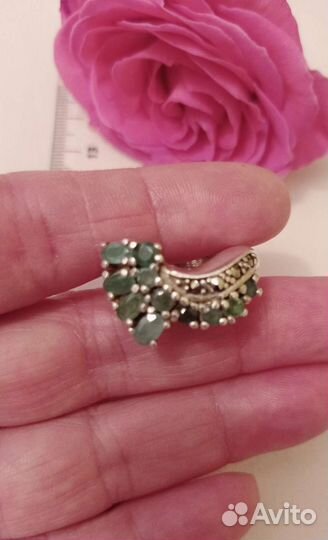 Серебряное кольцо с изумрудами