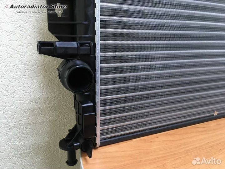 Радиатор охлаждения двигателя Ford Kuga 13-19