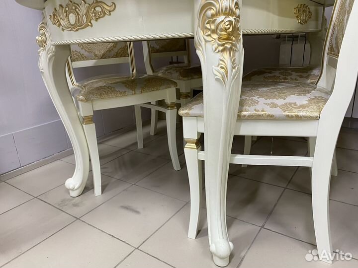 Кухонный стол с мраморной столешницей