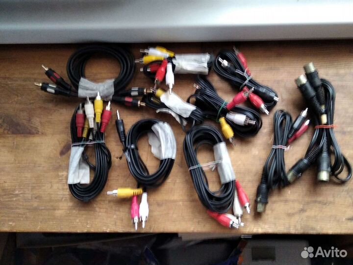 Блоки питания, пульты, провода, микрофоны