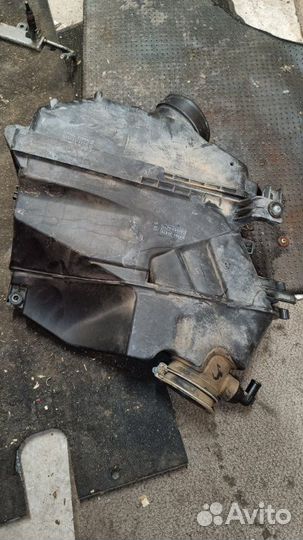 Корпус воздушного фильтра Toyota Land Cruiser