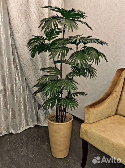 Искусственная пальма для интерьера