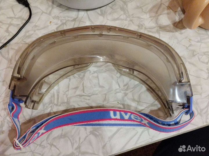 Горнолыжные очки uvex