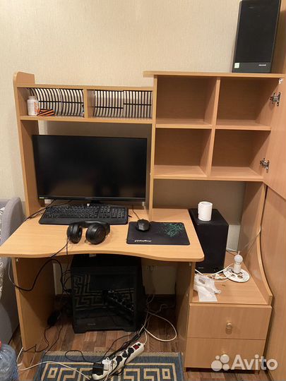 Письменный стол