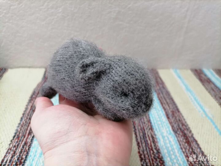 Вязаный зайчонок (заяц)