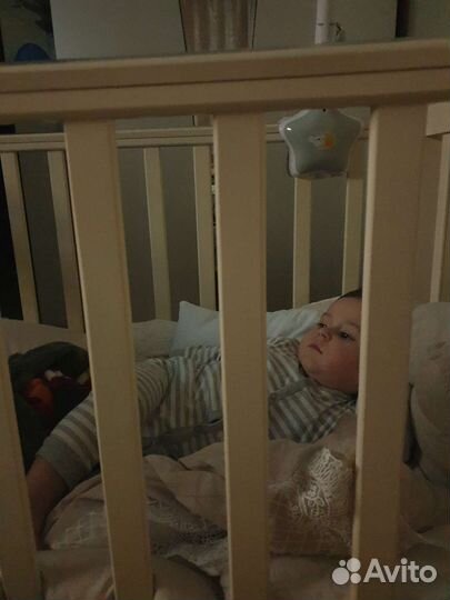 Детская кроватка с маятникоми с ящиком