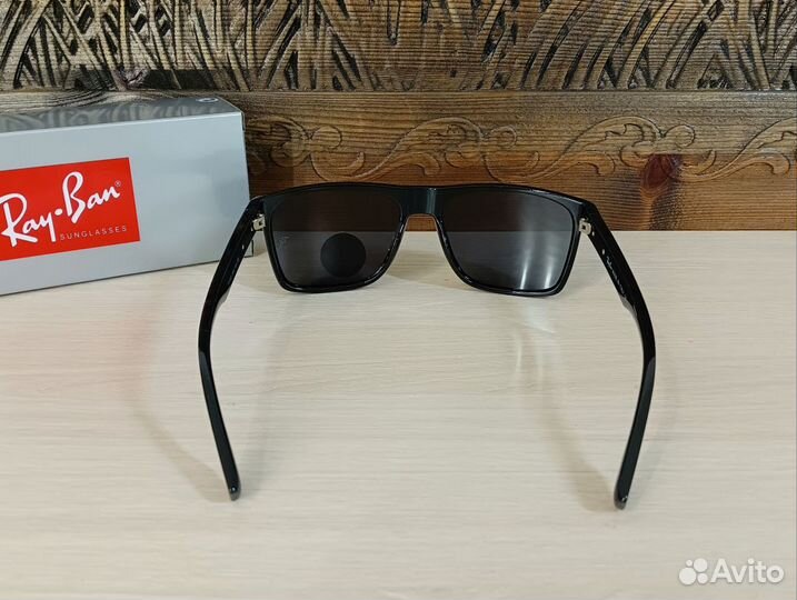 Солнцезащитные очки Ray-Ban