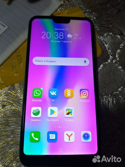 Телефон Honor 10
