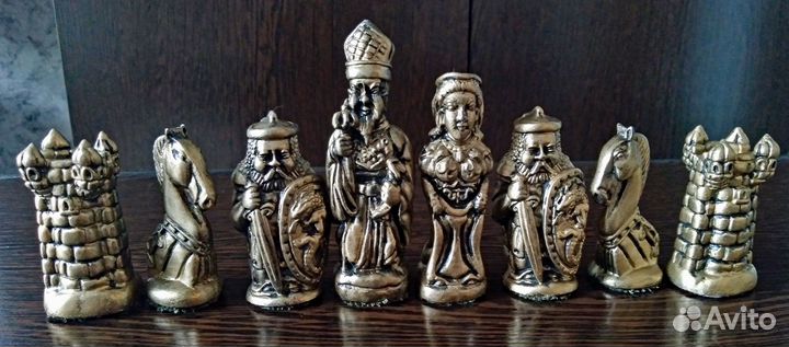 Фигурки шахматные ручной работы