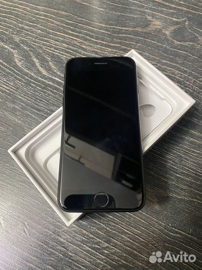 iPhone SE, 64 ГБ