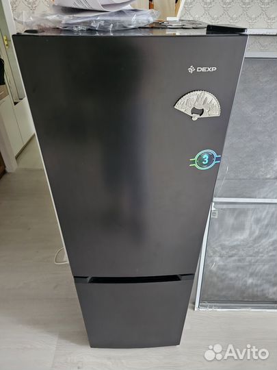 Холодильник с морозильником dexp B2-0160AMG