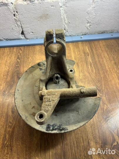 Кулак поворотный задний правый Ford Mondeo III 2