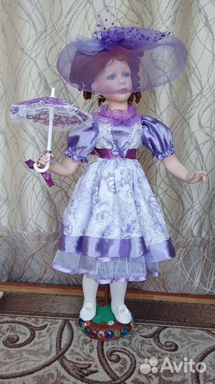 Кукла фарфоровая
