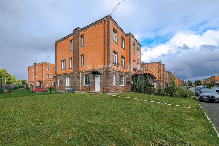 4-к. квартира, 119,8 м², 1/3 эт.