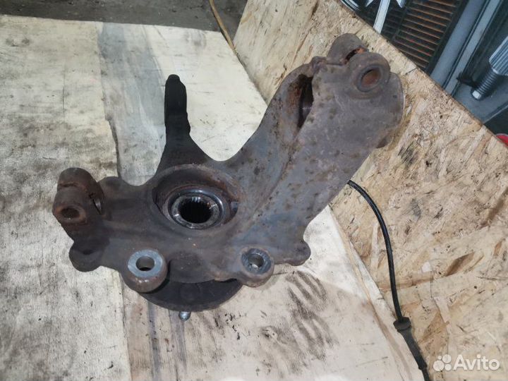 Кулак поворотный передний левый Ford Focus 3