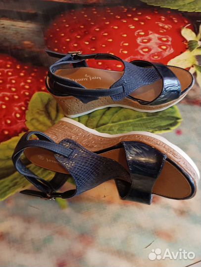 Туфли на пробкой подошве, очень легкие, 38 размер