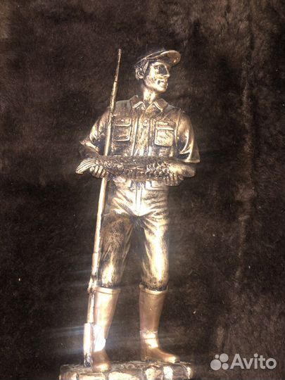 Настольная фигурка рыбака