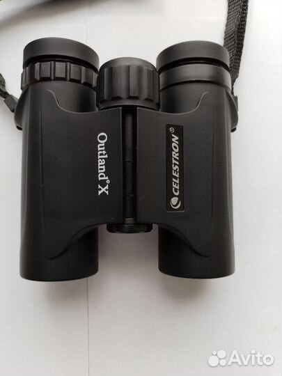 Сверхкомпактный бинокль Celestron Outland X 10x25