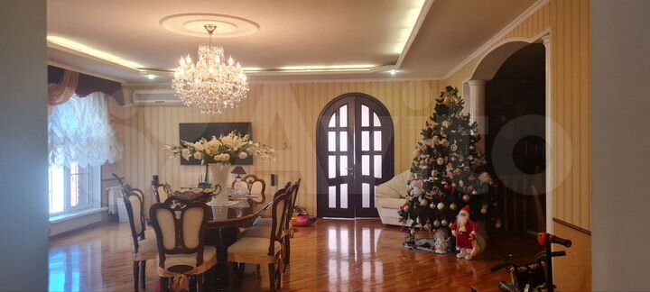 Дом 200 м² на участке 5 сот.