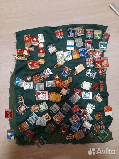 Продаются значки СССР, Ленин и герб городов