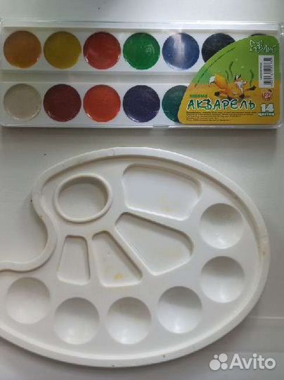 Краски акварельные и палитра