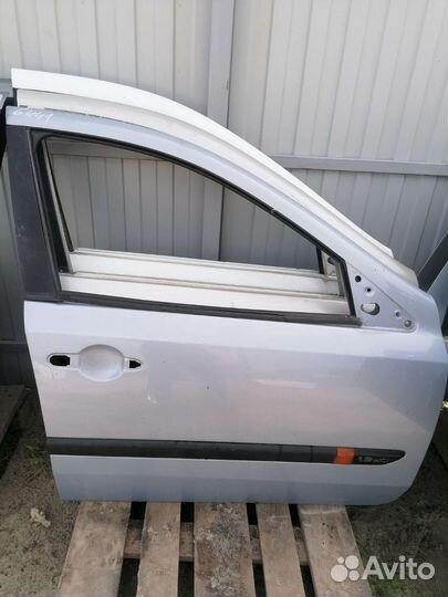 Передняя правая дверь Рено лагуна 2