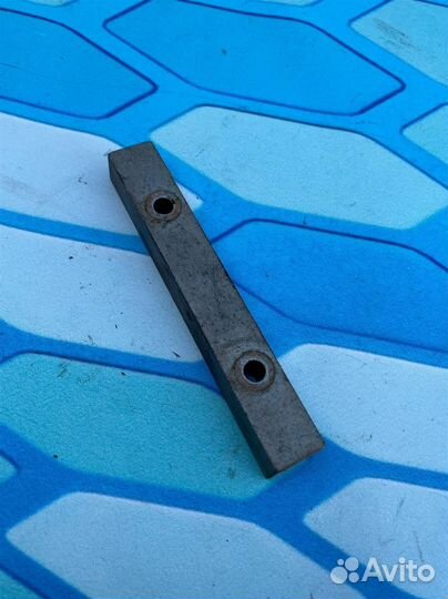 Кронштейн (сопут. товар) 06J253709