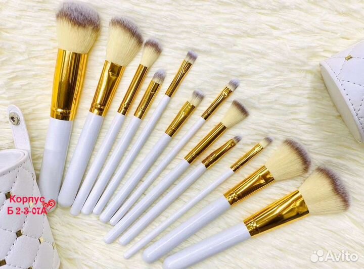 Кисти для макияжа в футляре