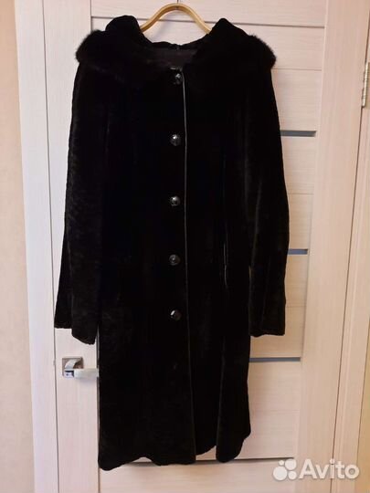Шуба мутоновая с капюшоном