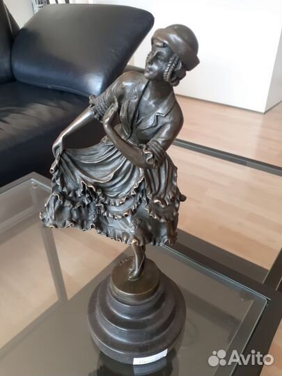 Антикварная бронзовая статуэтка