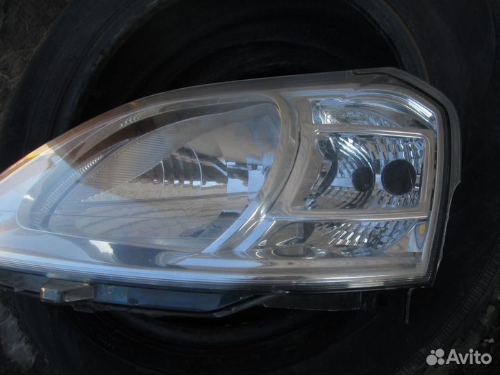 Фара рено логан/ лада ларгус