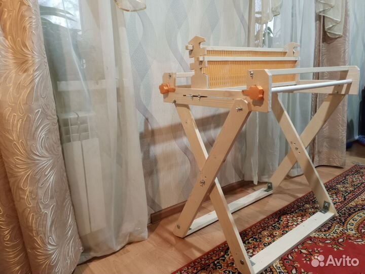 Ткацкий станок с подставкой
