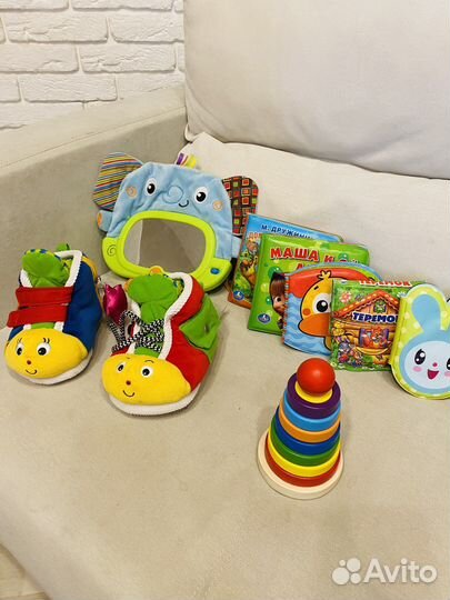 Игрушки детские, мягкие развивающие ботинки