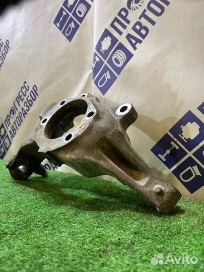 Поворотный кулак передний левый Nissan Teana J32