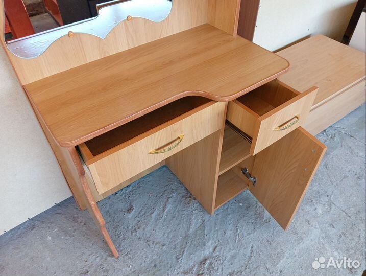 Трюмо с зеркалом бу. Доставка бесплатно