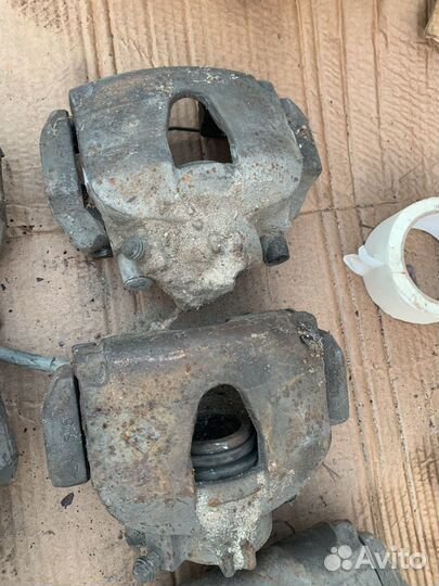 Суппорт передний левый - правый grand scenic 2