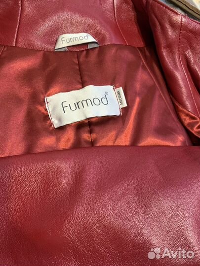 Кожаный плащ женский 42 красный