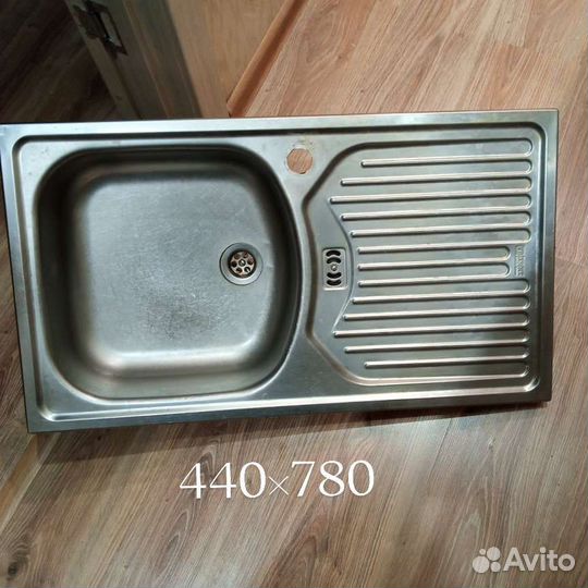 Раковина с краном и смеситель