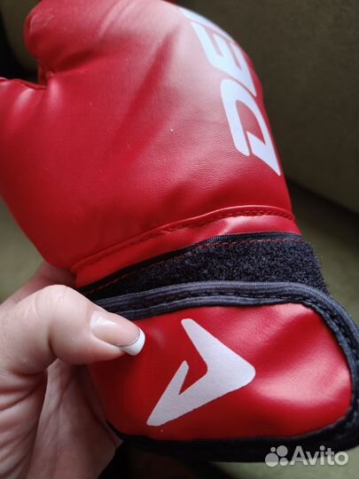 Боксерские перчатки и груша