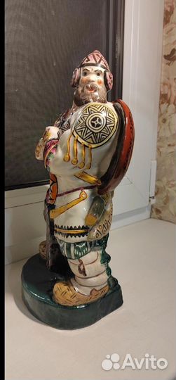 Фарфоровая скульптура «Русский богатырь»