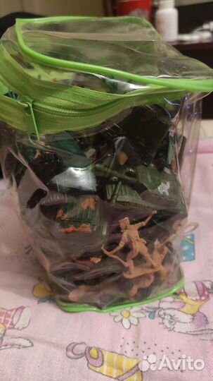 Набор солдатиков с техникой