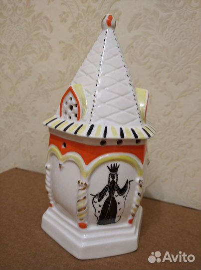 Фарфоровая статуэтка Сказка о золотом петушке