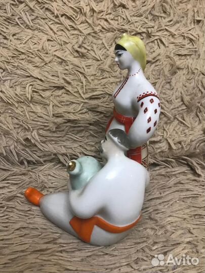 Статуэтка фарфор