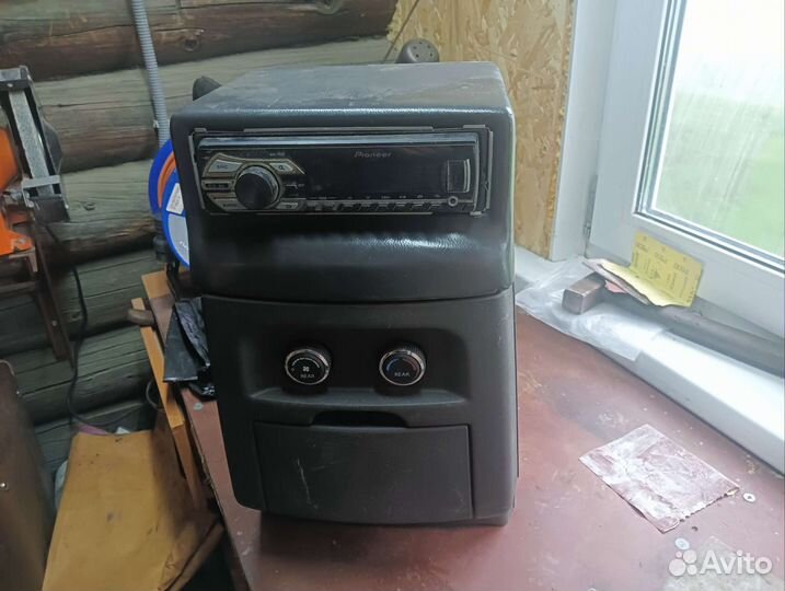 Подлокотник Nissan pathfinder R51