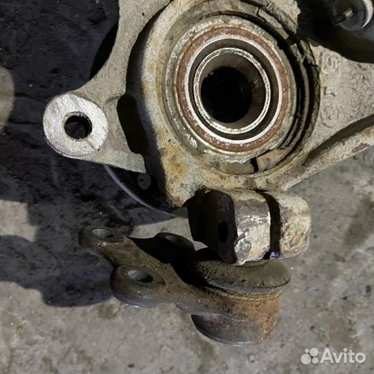 Кулак поворотный передний правый Citroen Xsara 200