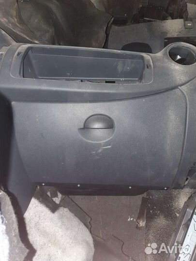 Рено логан бардачёк