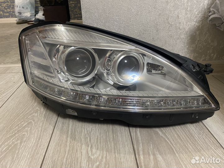 Фара правая Mersedes W221
